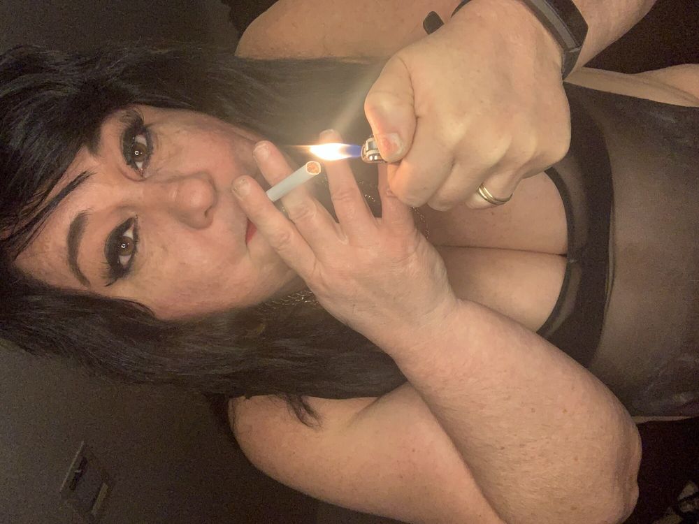 Mommy looks hot smoking #2