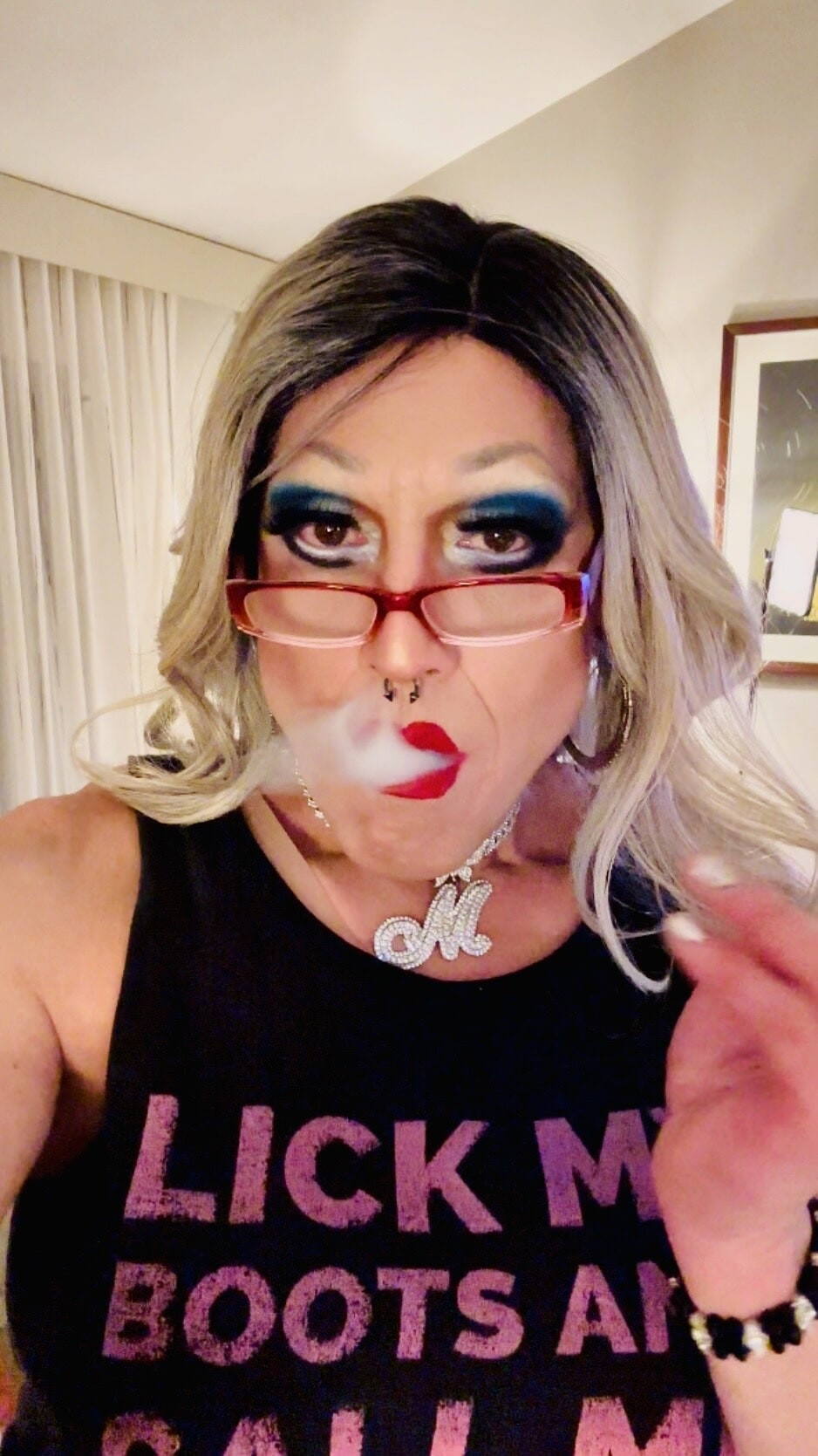 Marilyn Smoking Hotel  #9