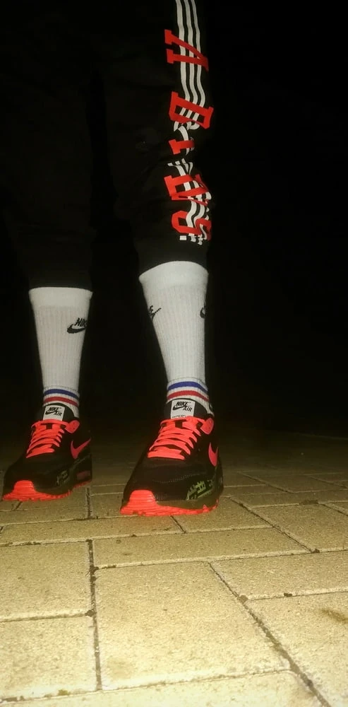 Passive Twink-Boy in Socks presents itself to you