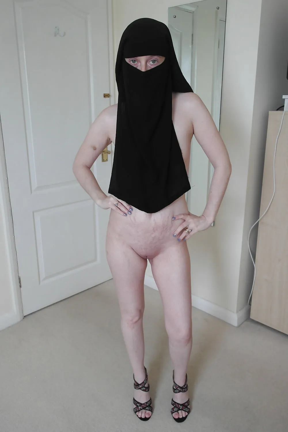 British wife Naked in Black Niqab 