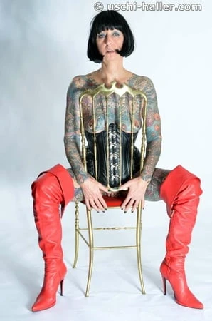 photo shoot with full body tattooed milf cleo           