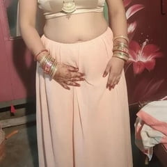 Hot figar dekha Lo  devar ji 