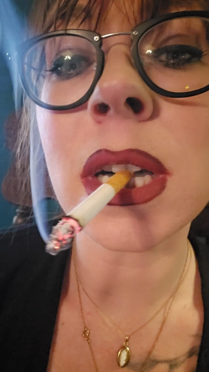 Smoking Hot Redhead MILF 