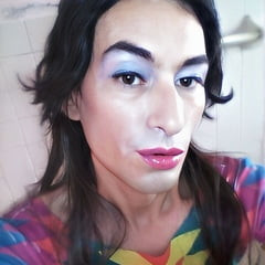 Sıska ve seksi latin amatör travesti
