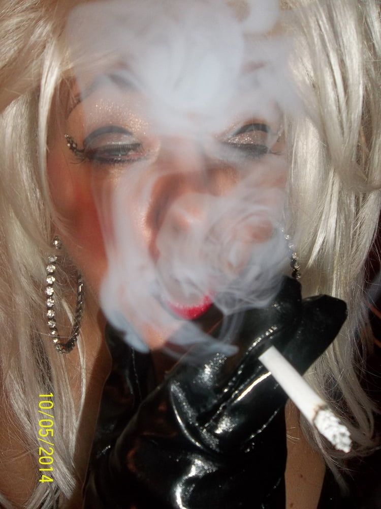 SMOKING SLUT MORITZ #24