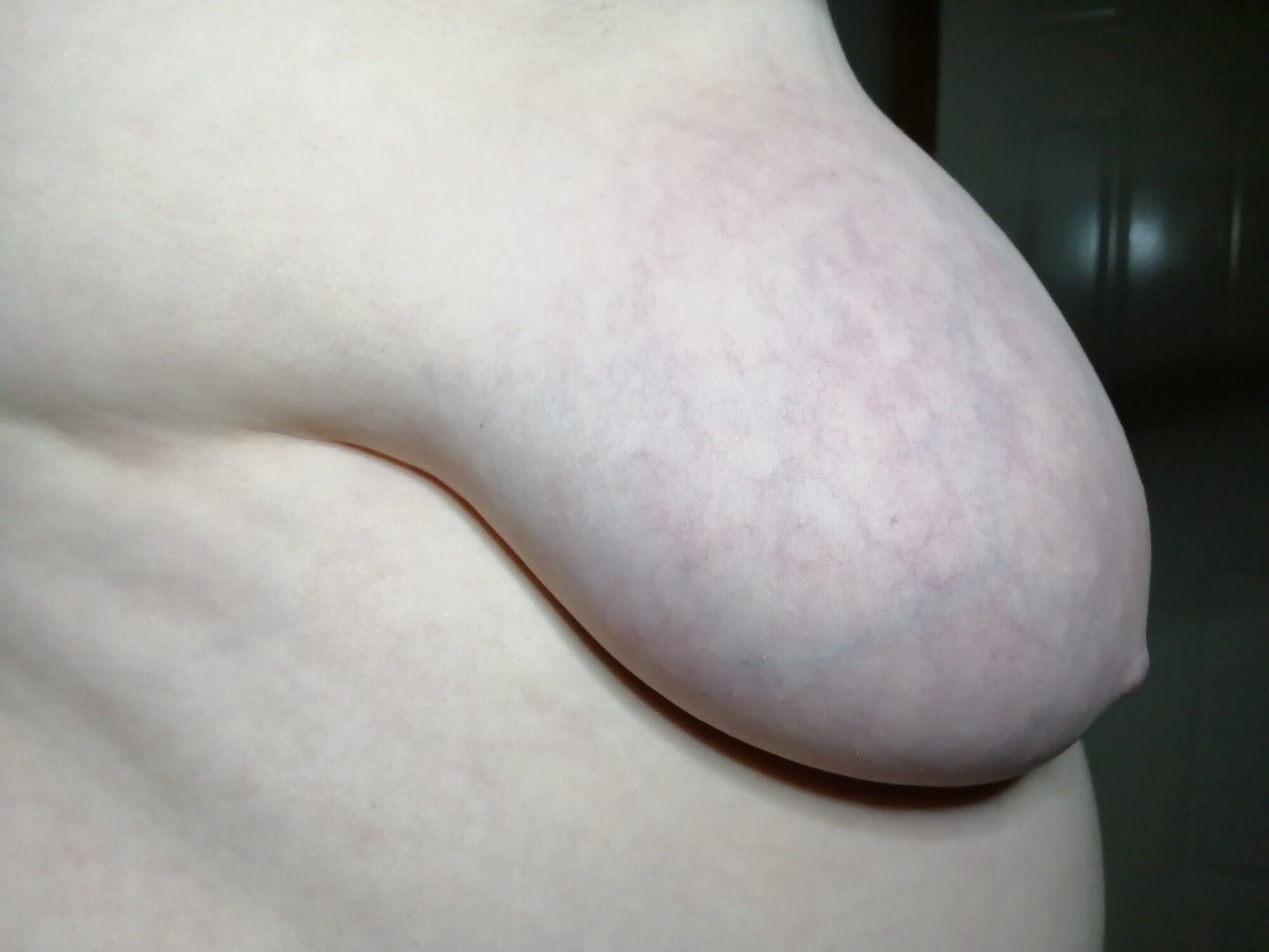 Side boob (artificial light, indoors) #16