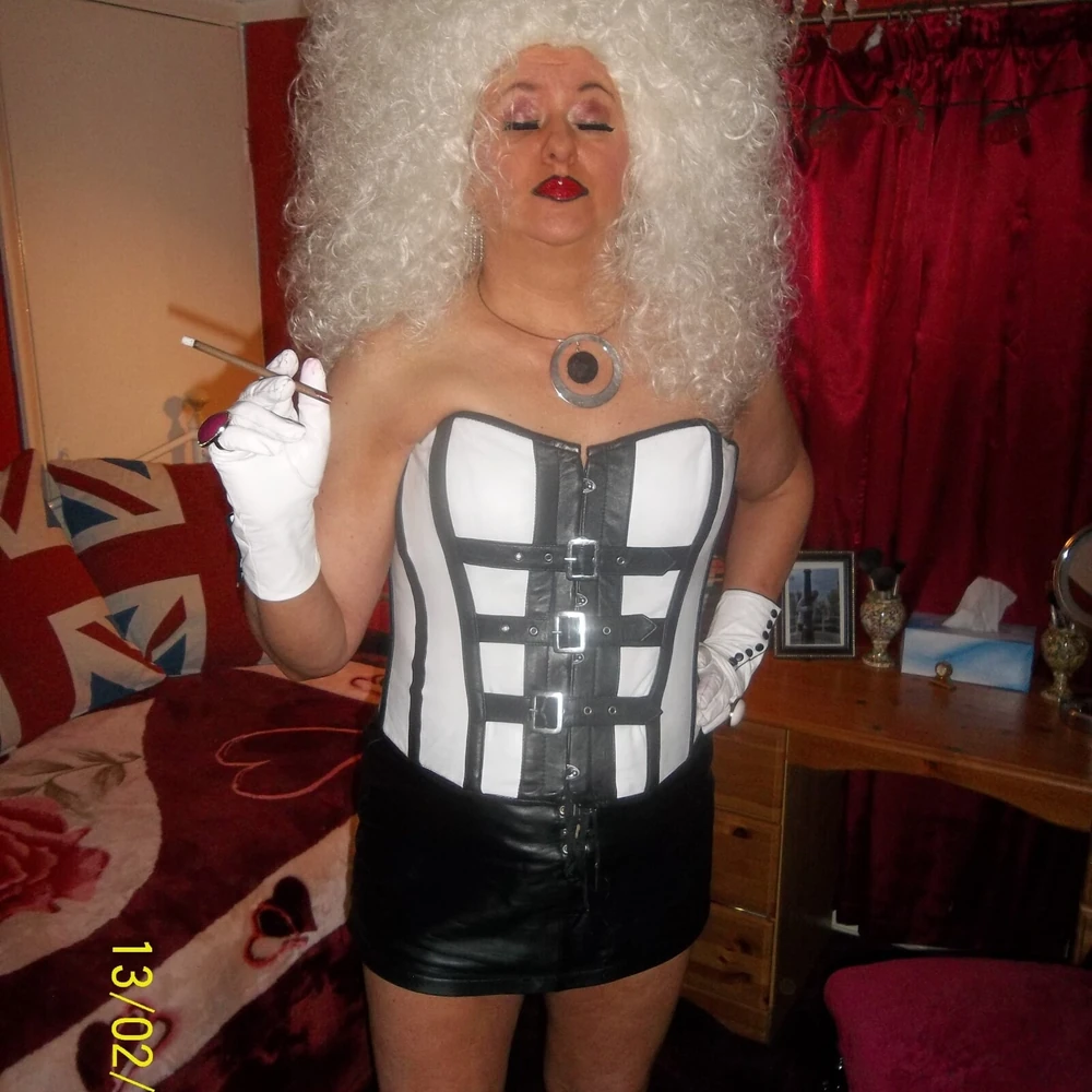 SHIRLEY SLUT 689