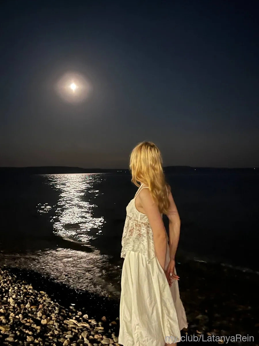 Karolina Free Photos #8