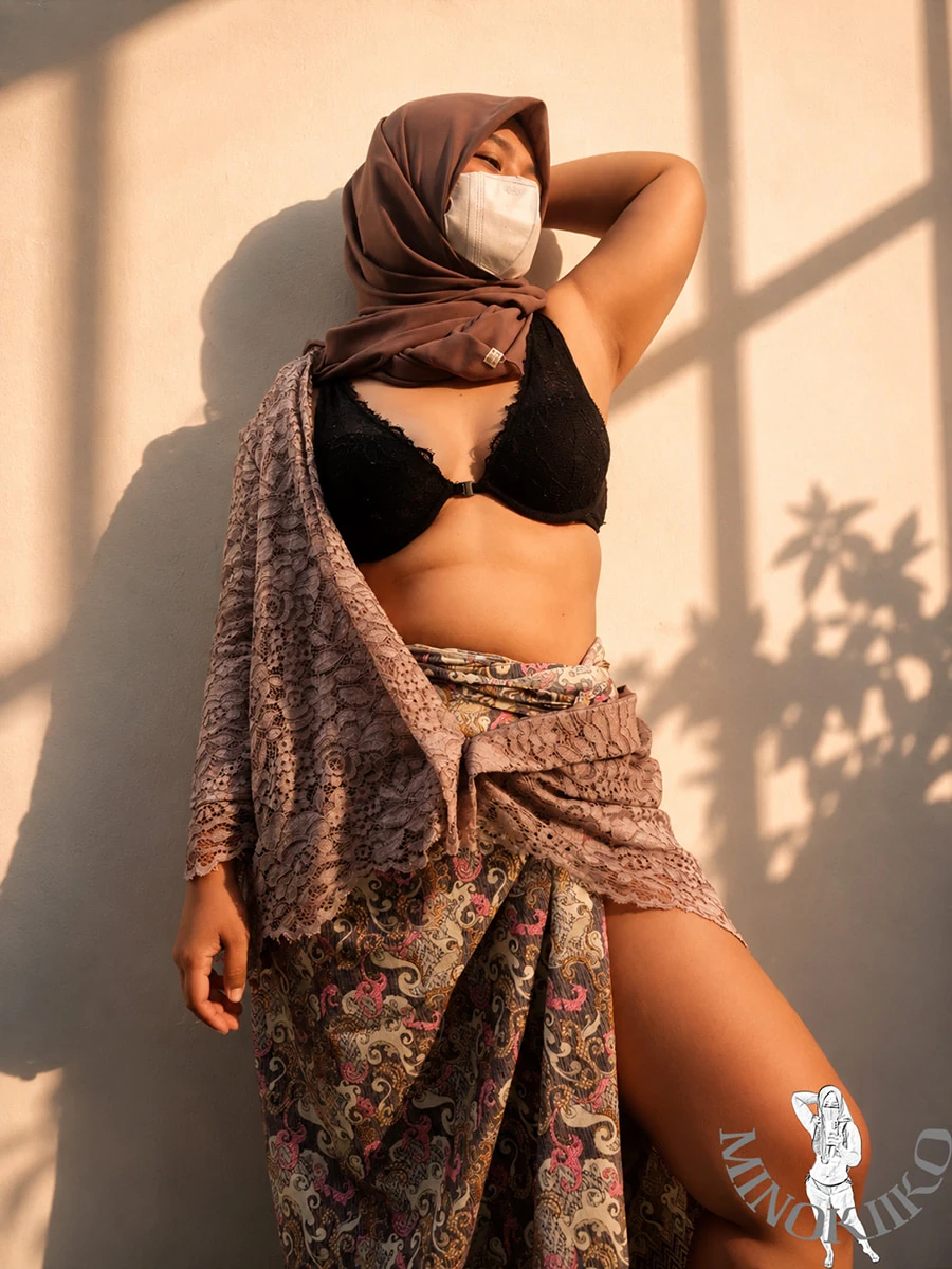 Asian Hijab Kebaya Enjoy Her Afternoon Time - Minokiiko