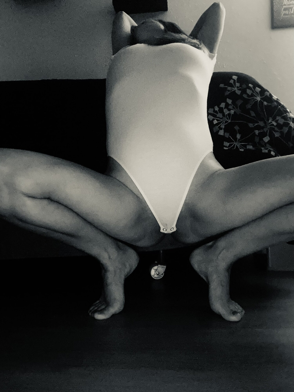 Hot MILF posing sexy for you #5
