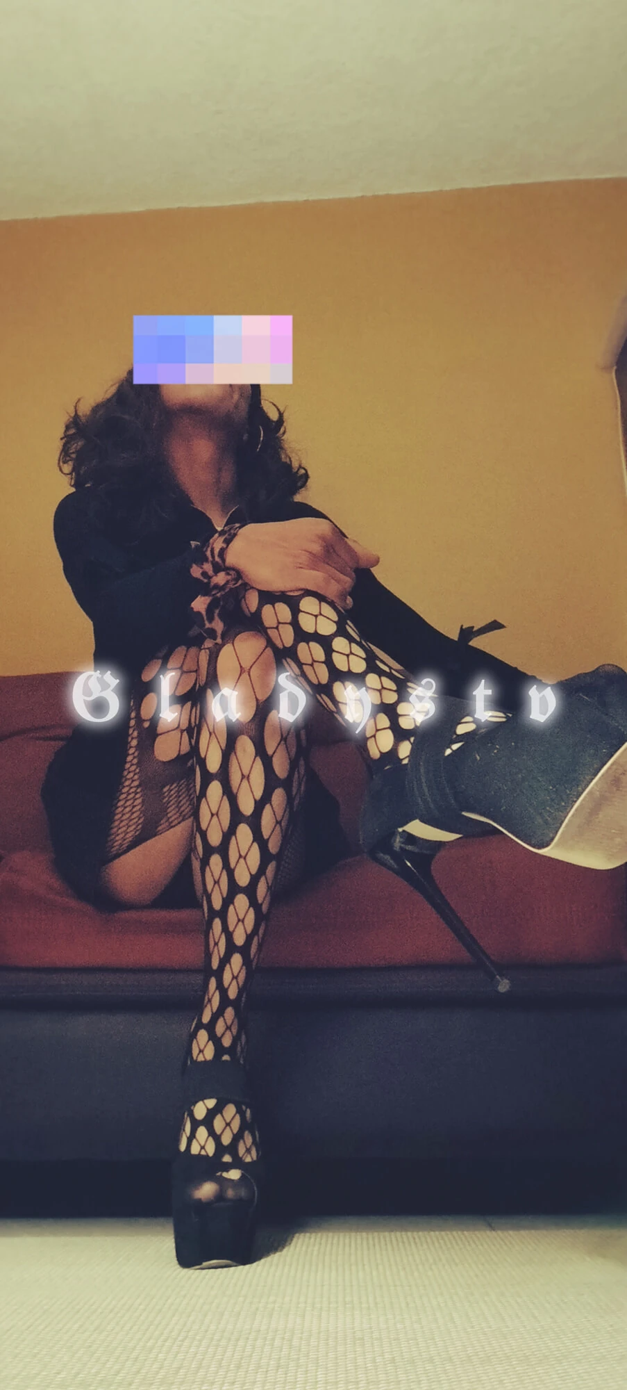 Мишель Уайлд порно көру Жоғарғы порнодағы жігіт