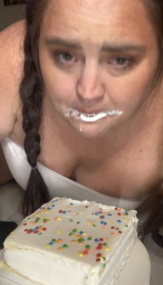 Fat belly bbw makes mess with cake #14