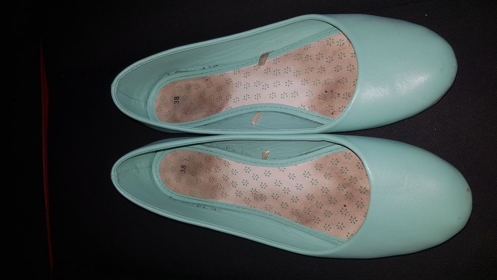 Stinky flat shoes #7