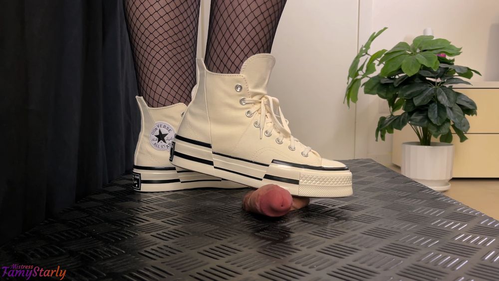 Girlfriend Full Weight Trampling in Platform Converse #6