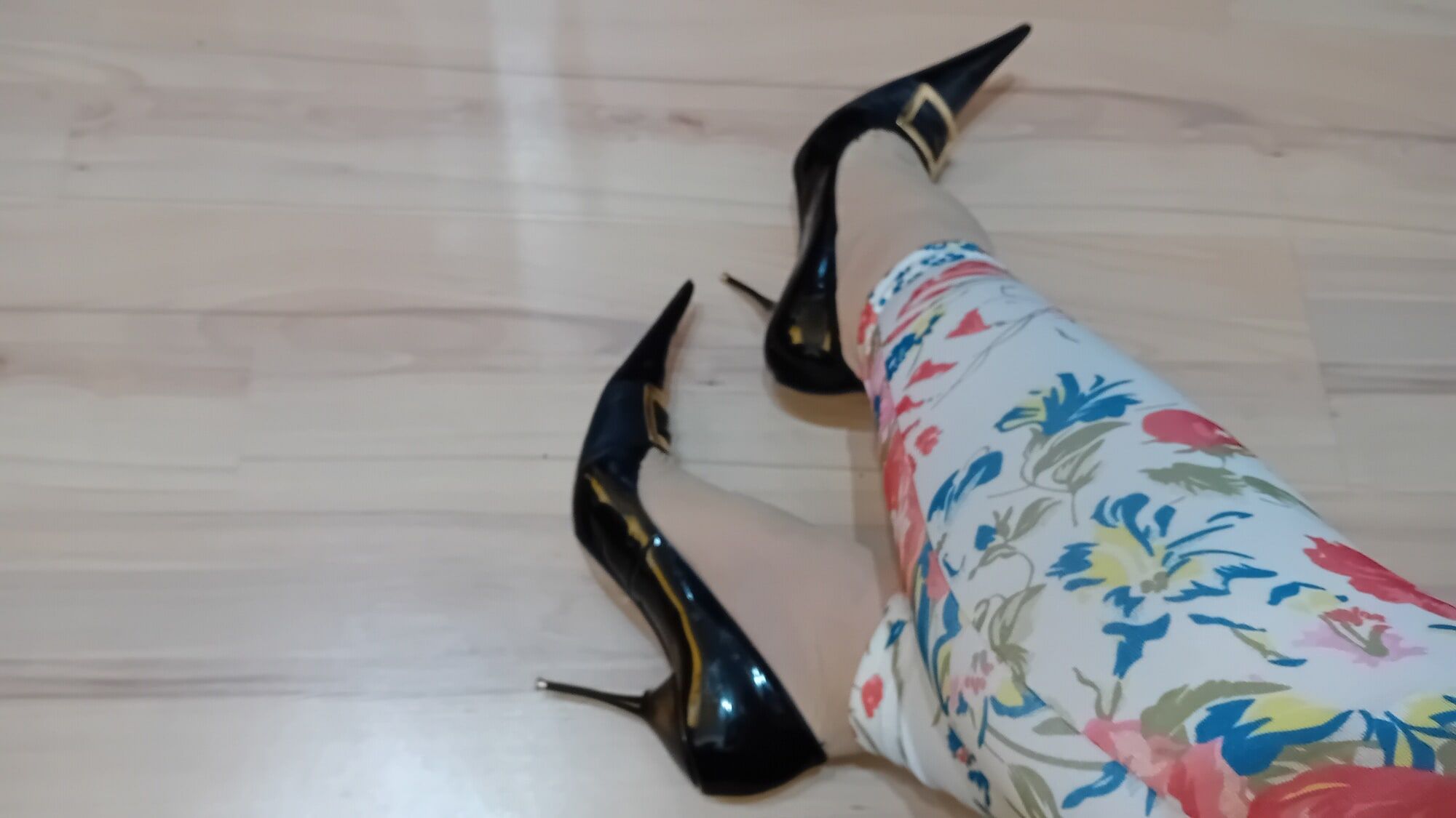 Crossdresser In Sexy Black Leather Pointed Toe High Heels #4