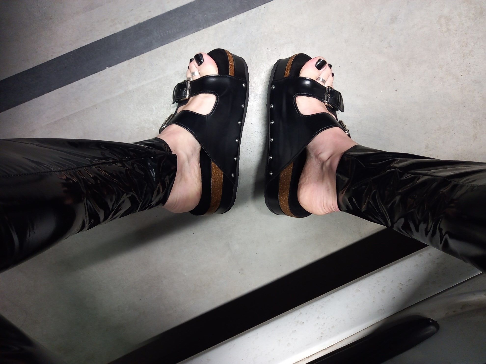 latex leggings and platform sandals #9