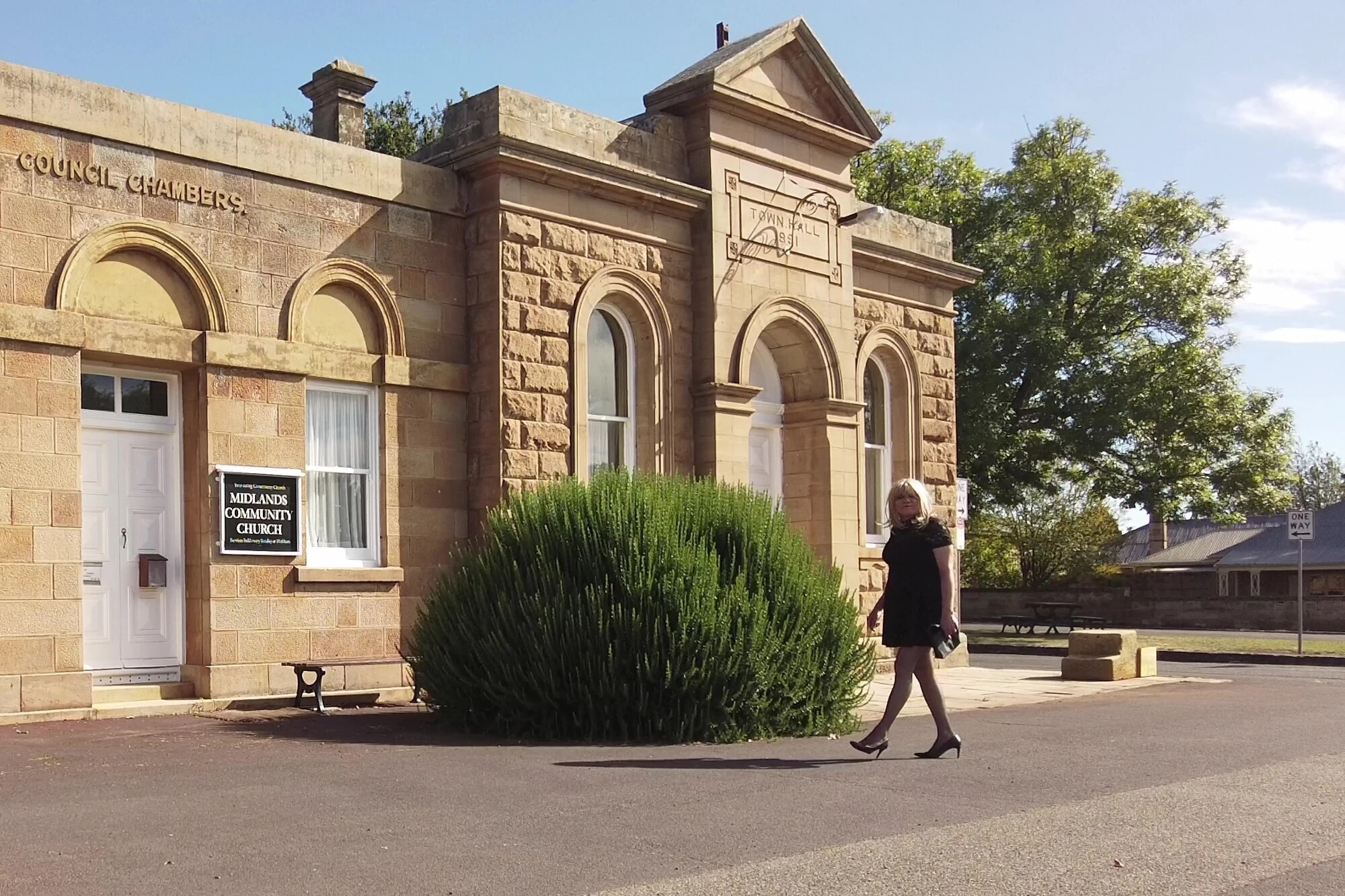Crossdress Roadtrip - Historic Town Hall Walk