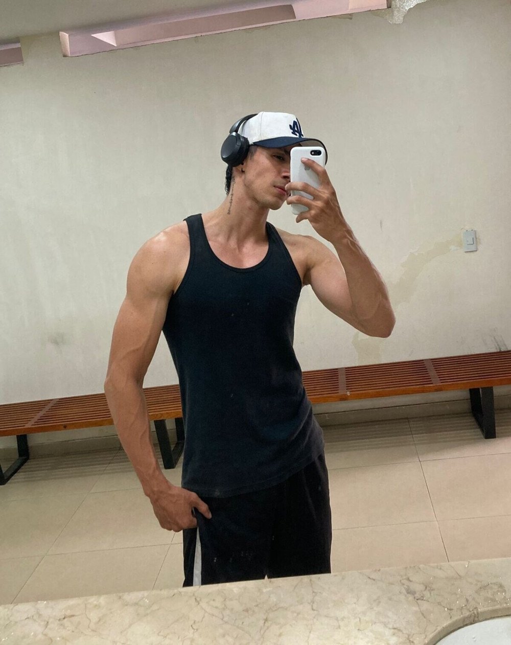 Oliver Bennet Free Photos #9