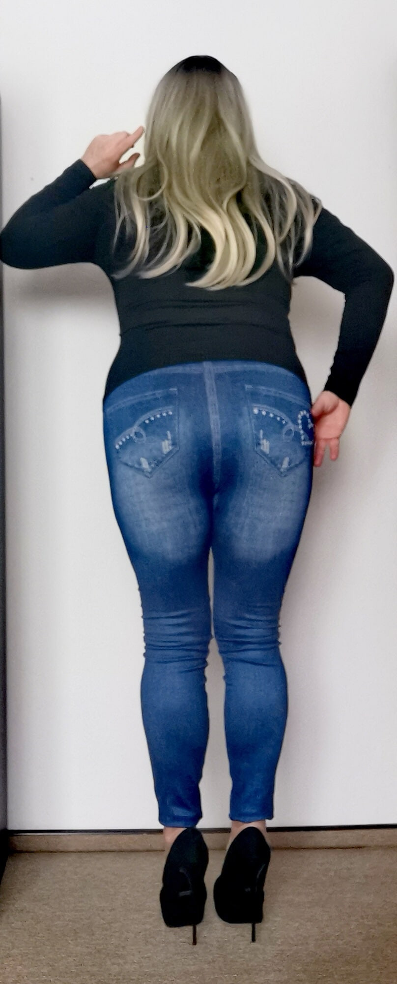 V-Neck Top, Jeggings And Heels #7