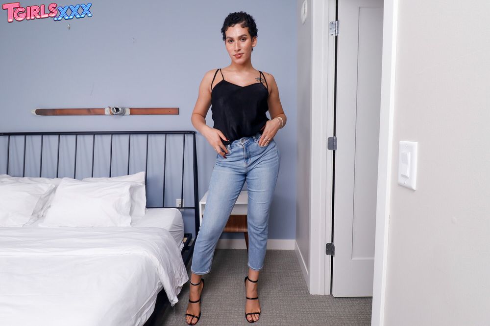 TGIRLS.XXX: Rocking The Jeans