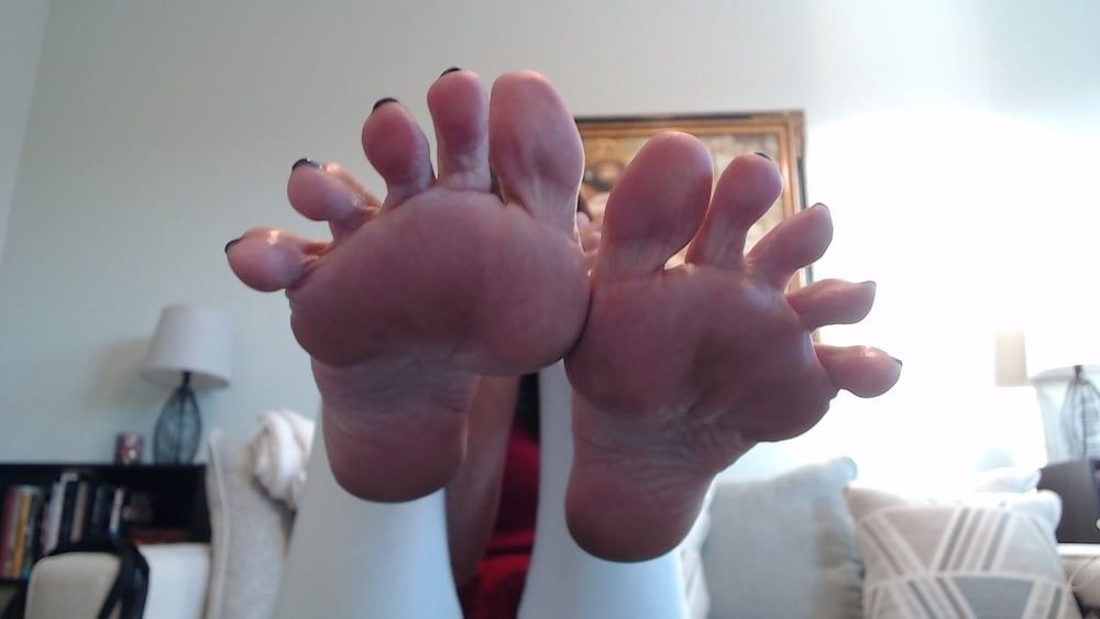 Clean Feet soles toe spreads and arches #7