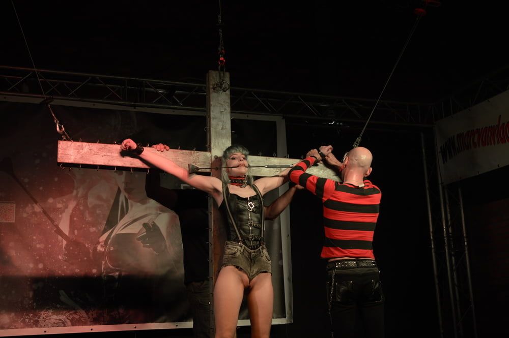  Show Cruxified Skinheadgirl au Fetish Festival VIII  #27