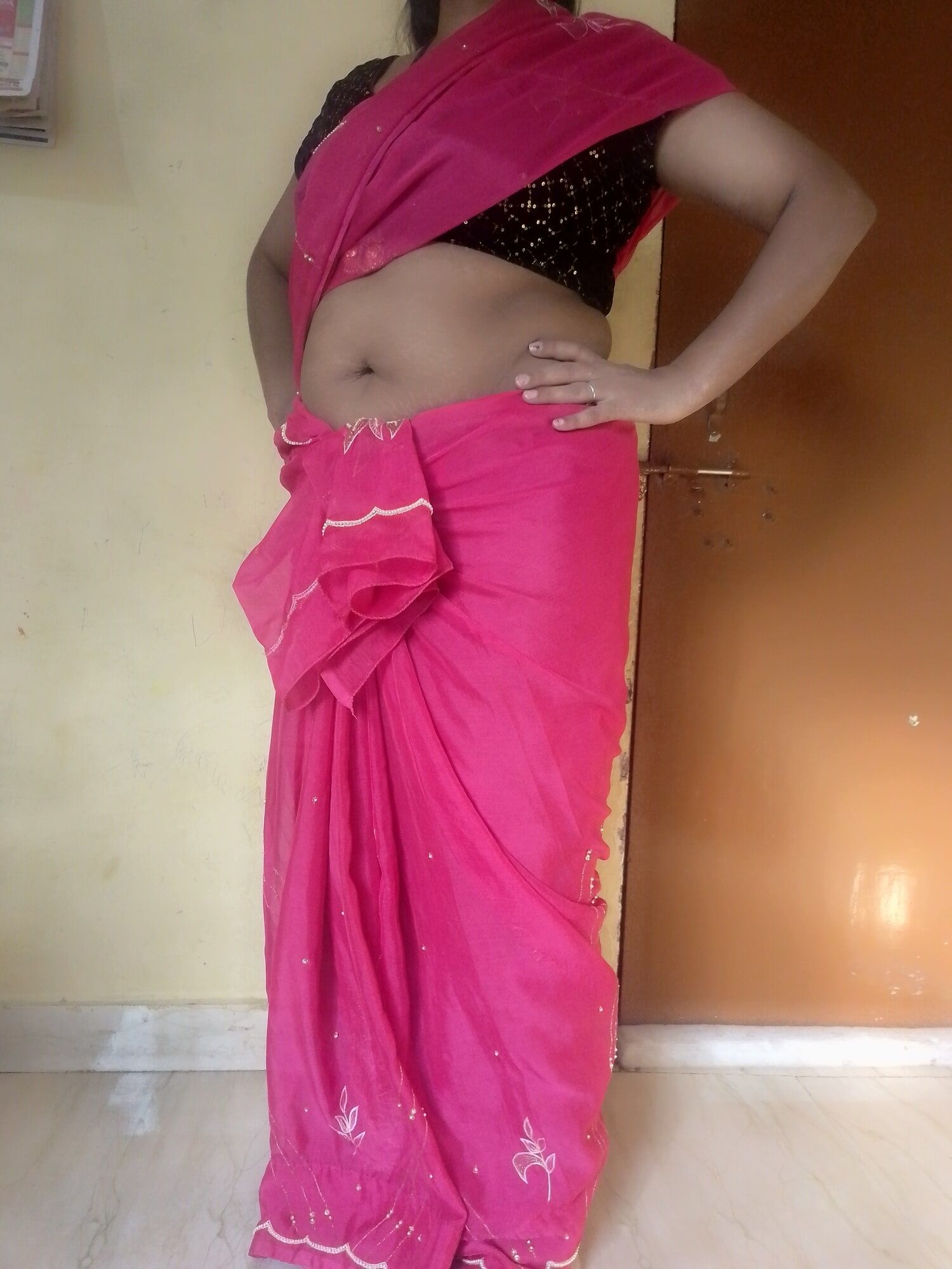 Desi hot marathi wife in saree