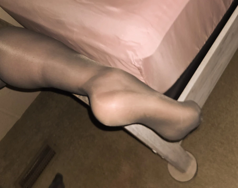 Louise Nylontease 