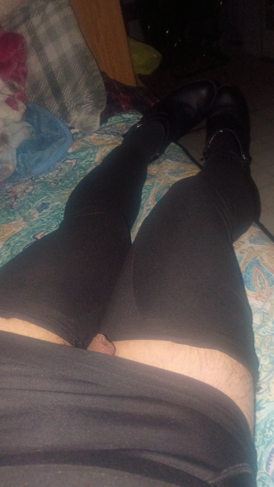 Chico sexy gozando de madrugada  #11