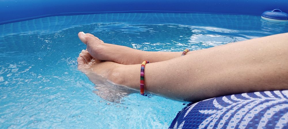 Pool feet