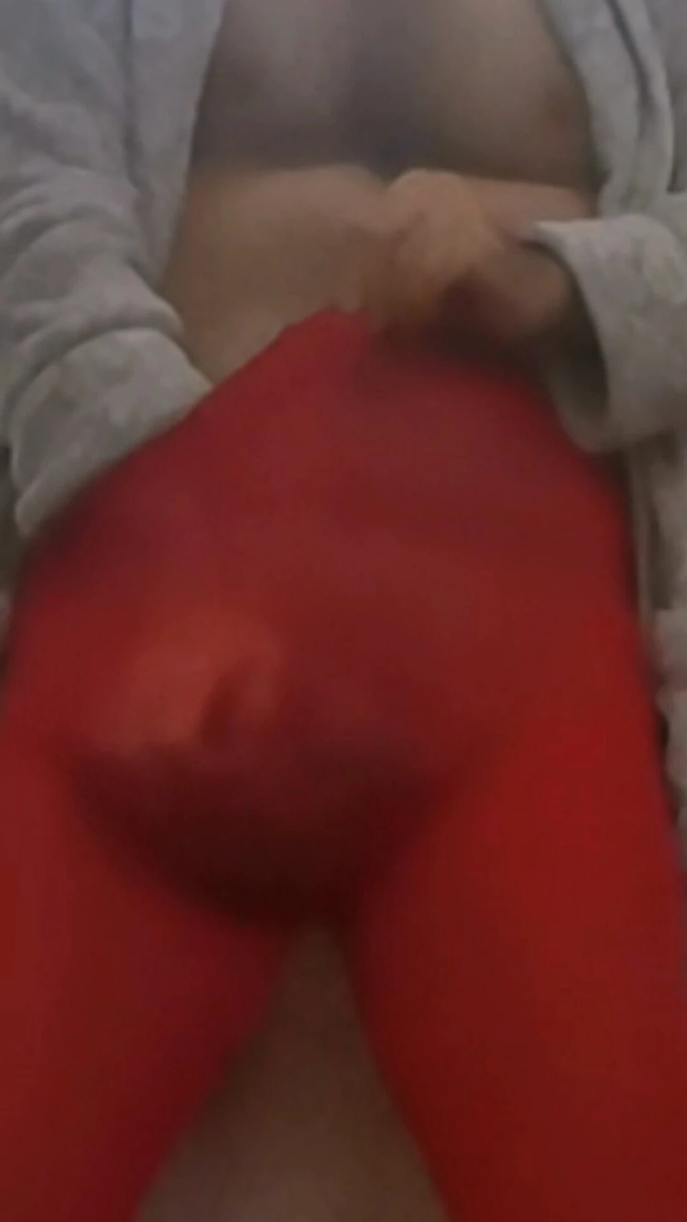 GRAN BULTO EN PANTYS ROJOS