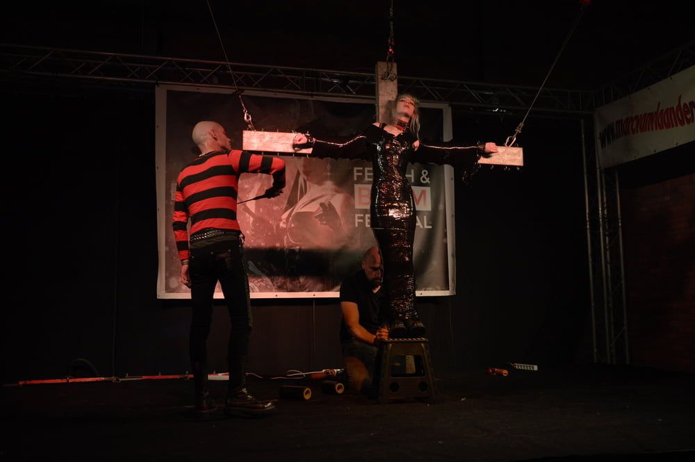  Show Cruxified Skinheadgirl au Fetish Festival VIII  #56