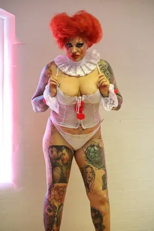 if pennywise was a whore         