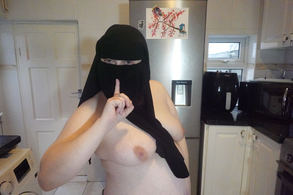 Posing fully nude in Niqab #23