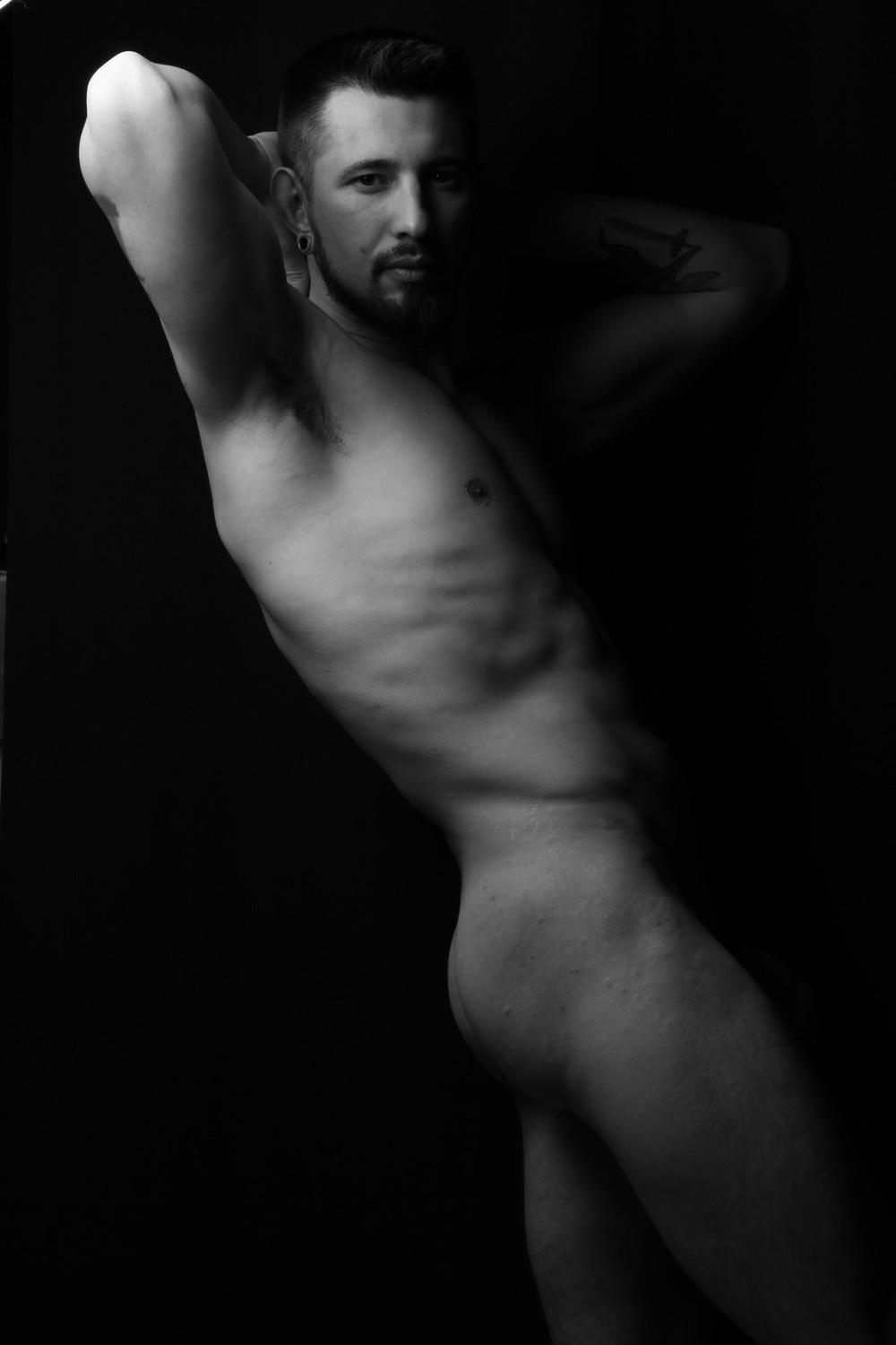 Neitan in Black & White – Sensual Photoshoot with a Touch of #8