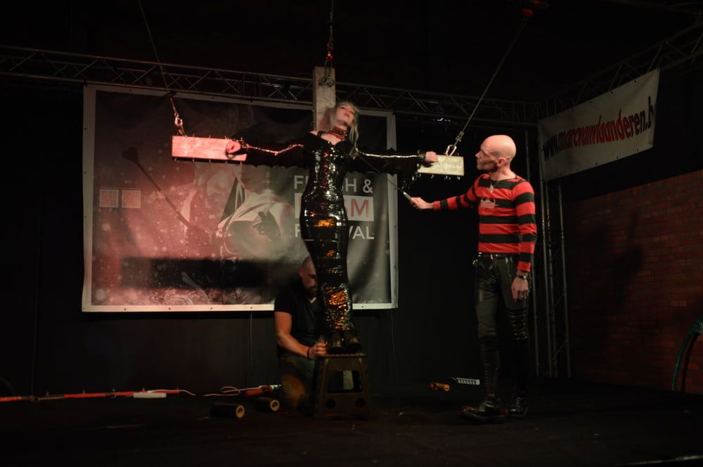  Show Cruxified Skinheadgirl au Fetish Festival VIII  #4
