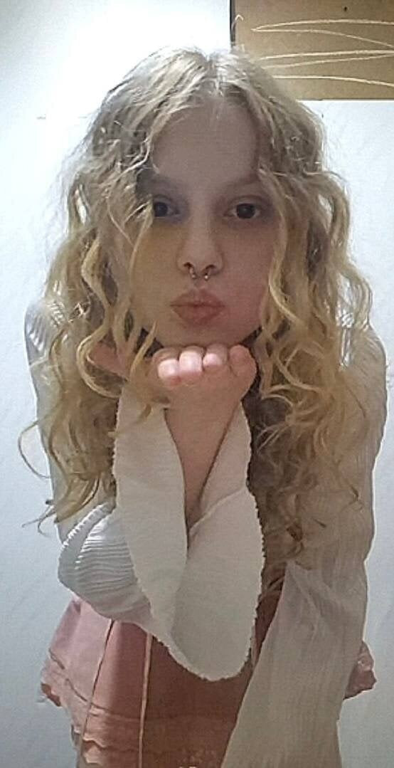 Kira Free Photos #44