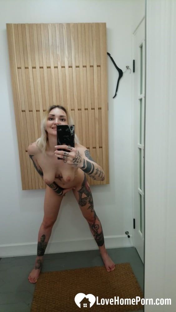 Tattooed hottie plays with herself while taking selfies #11