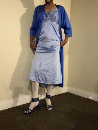 Μπλε ψηλοτάκουνα και ντύσιμο