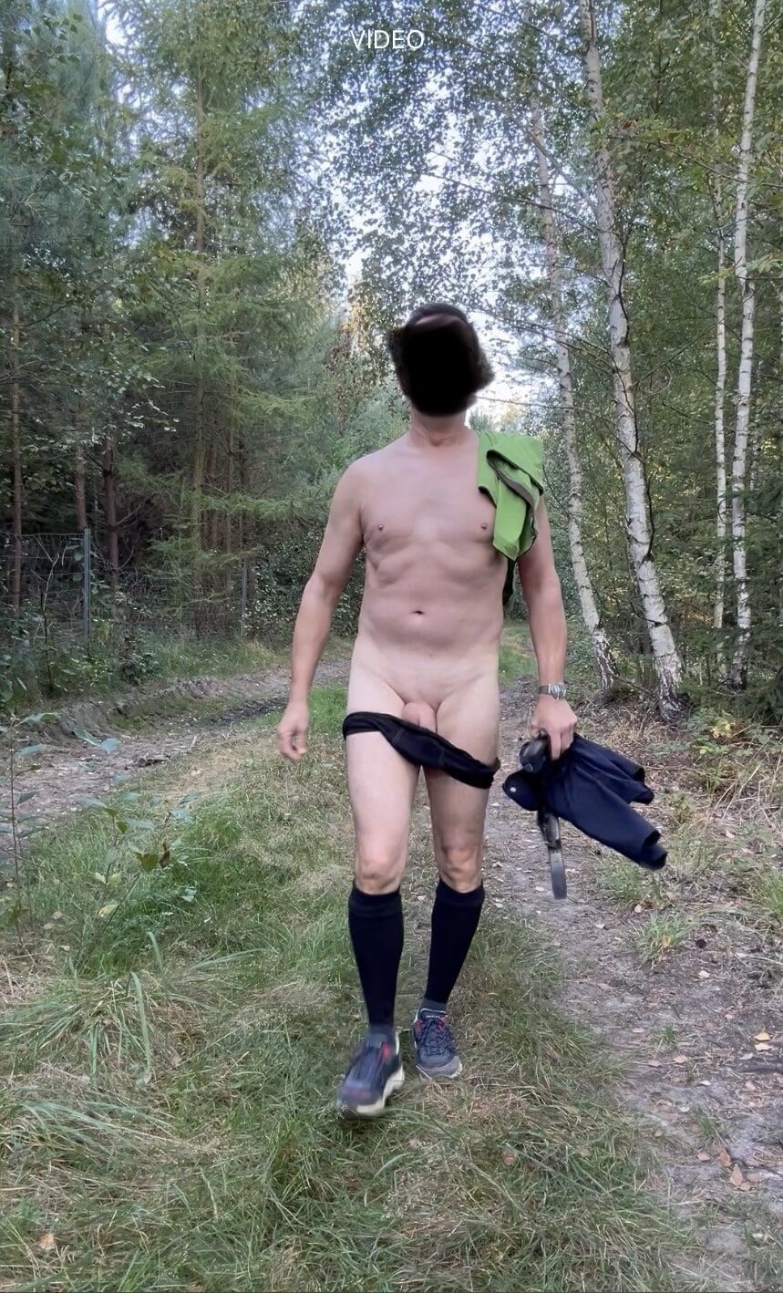 Strip-kocogás im Wald