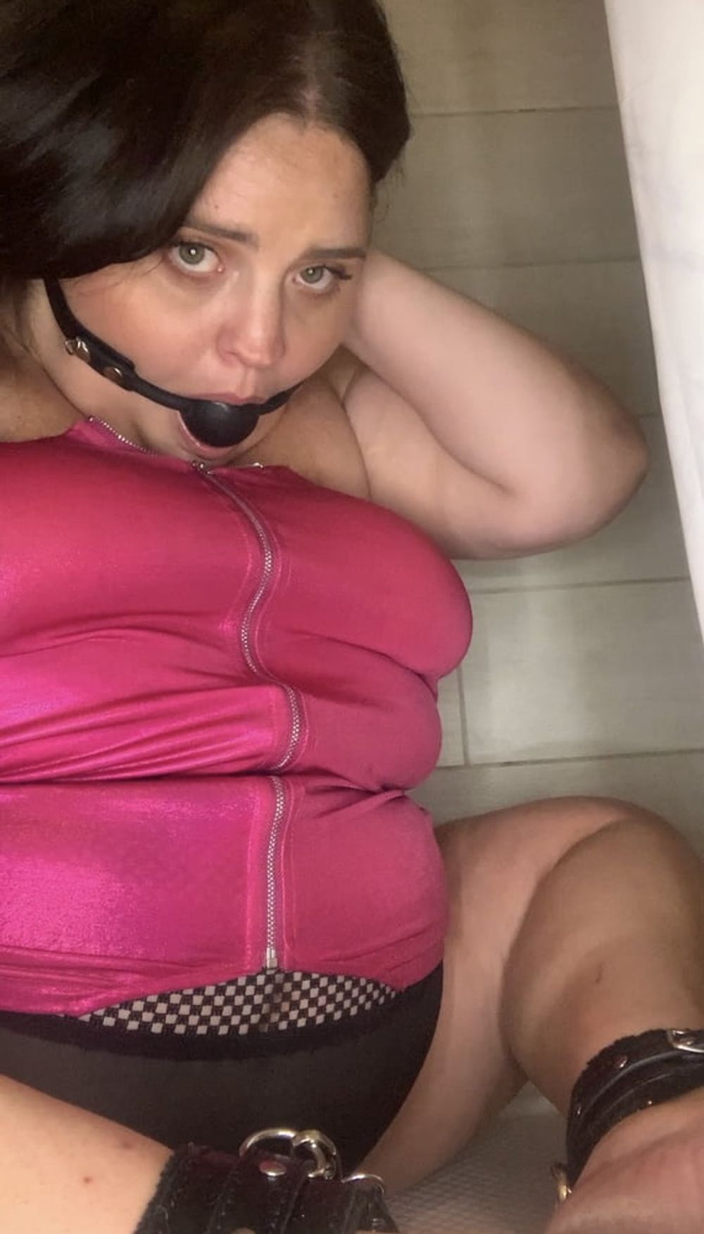 Fat belly bbw tries light bondage  #4