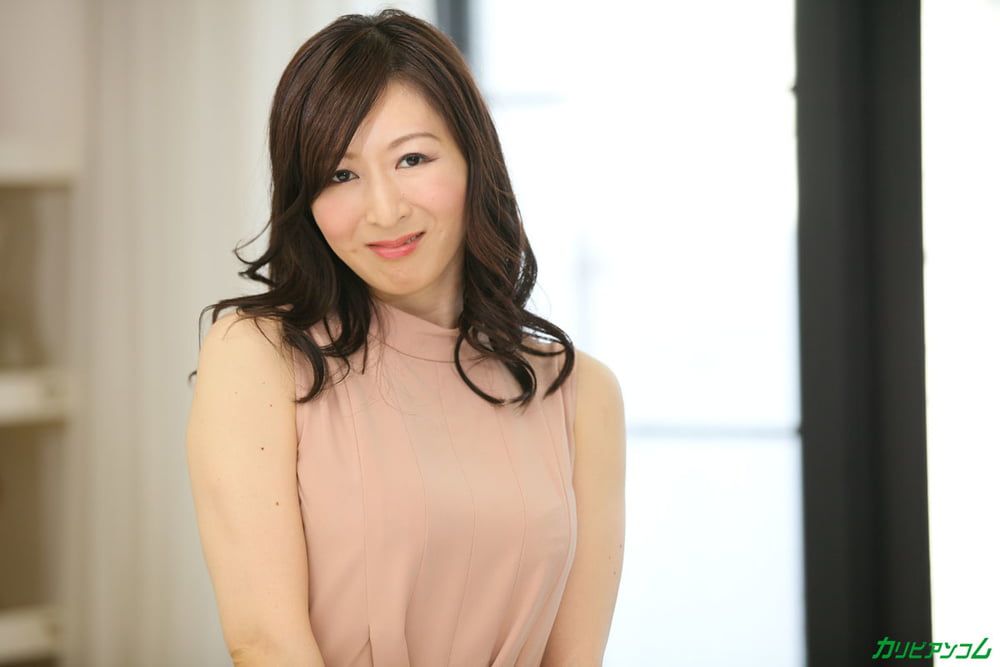 Hitomi Ohashi :: Big Tits Mature Woman Cum With Squirtingt -