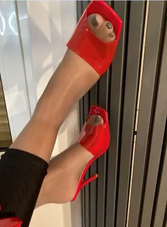 black spandex leggings and red high heel mules         