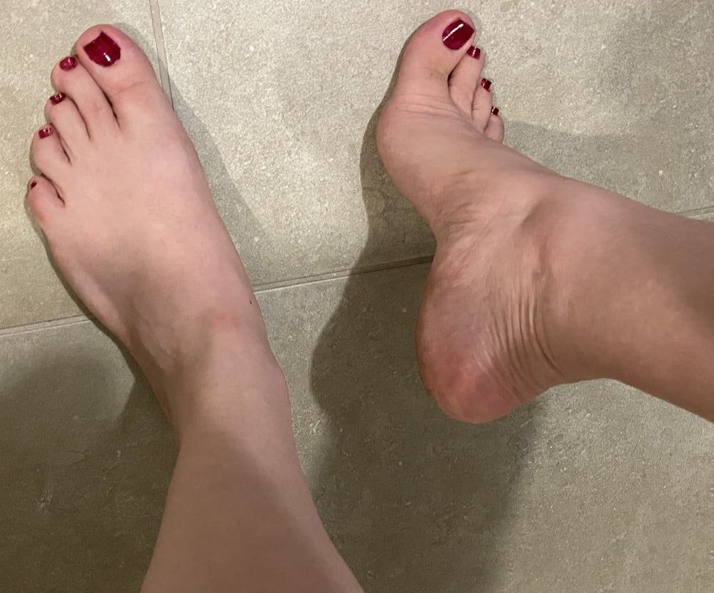 Red toes #2
