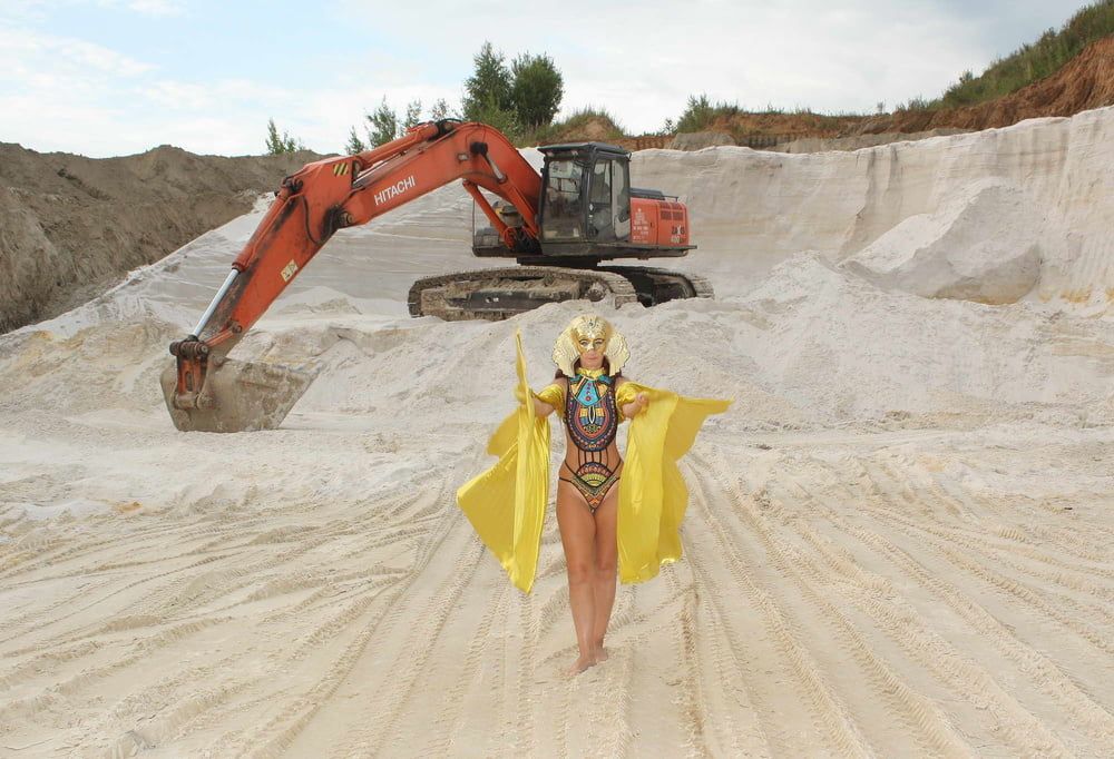 Queen of Excavators #17
