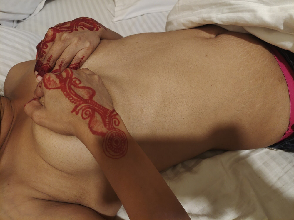 Mehndi Hand Braless #2