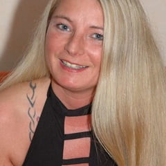 Some private pics from blonde MILF Rosella