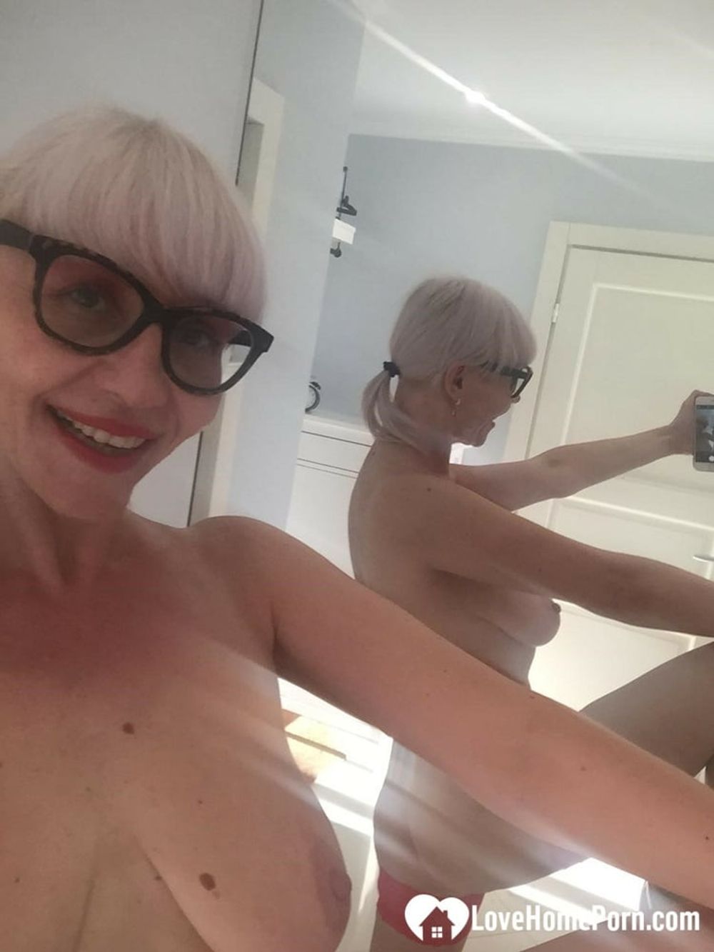 Blonde MILF with glasses teasing with nudes #32