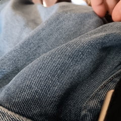 有人让我的鸡巴在我的牛仔裤里长