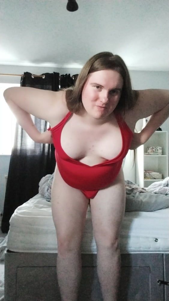 My enormous BBW curves in a sexy red singlet!
